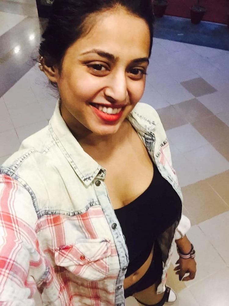 25P Sexy Hot Indian Model