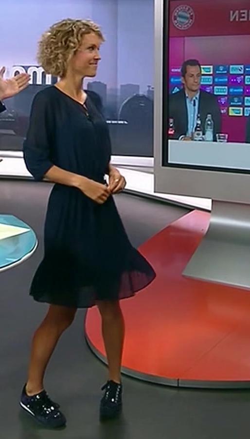25P German TV Milf Annika Zimmermann