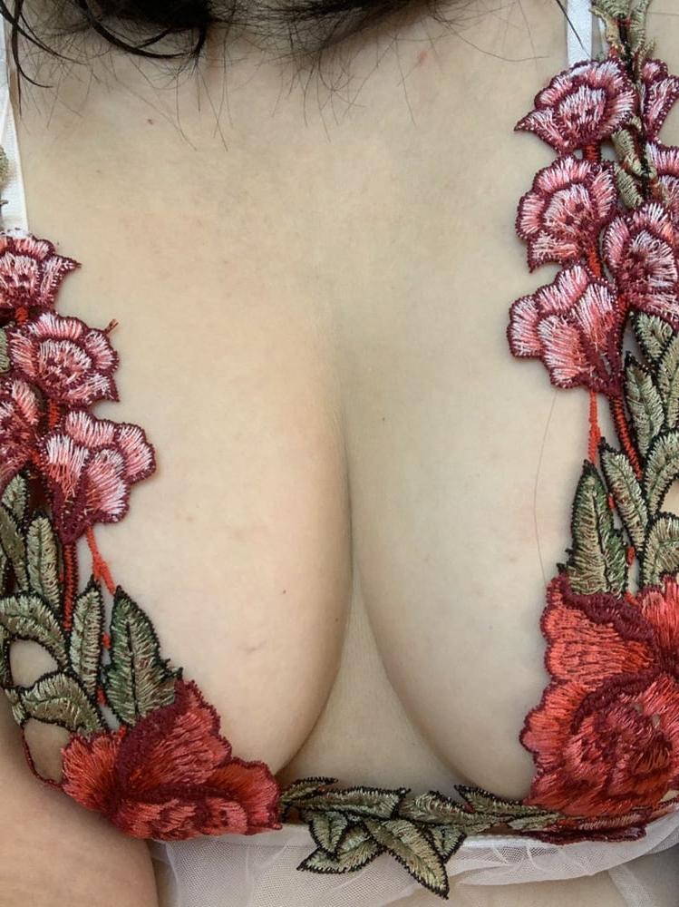 12P Chinese wife feels horny