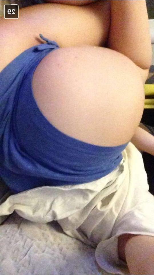 25P Petite pute francaise de snap montre son cul