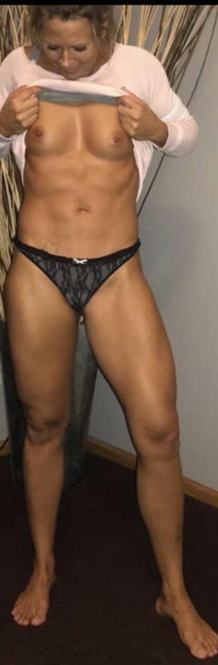 20P Kaye Hot wife