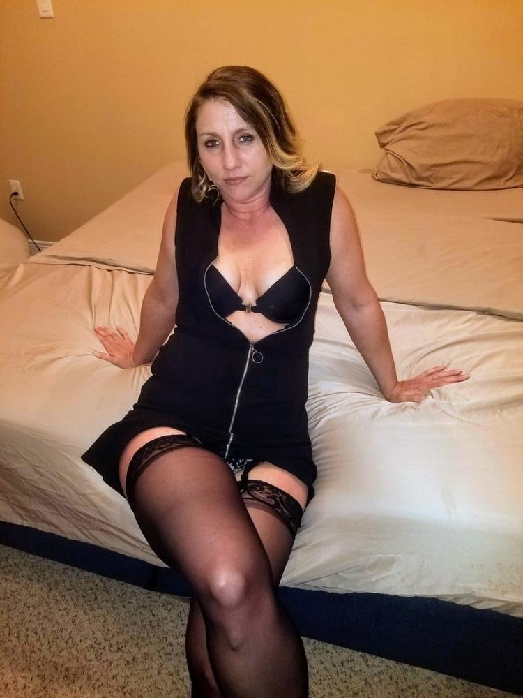 25P Sexy blond wife