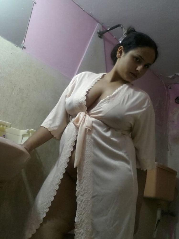 25P Desi Indian wife before and after pregnancy photos leaked