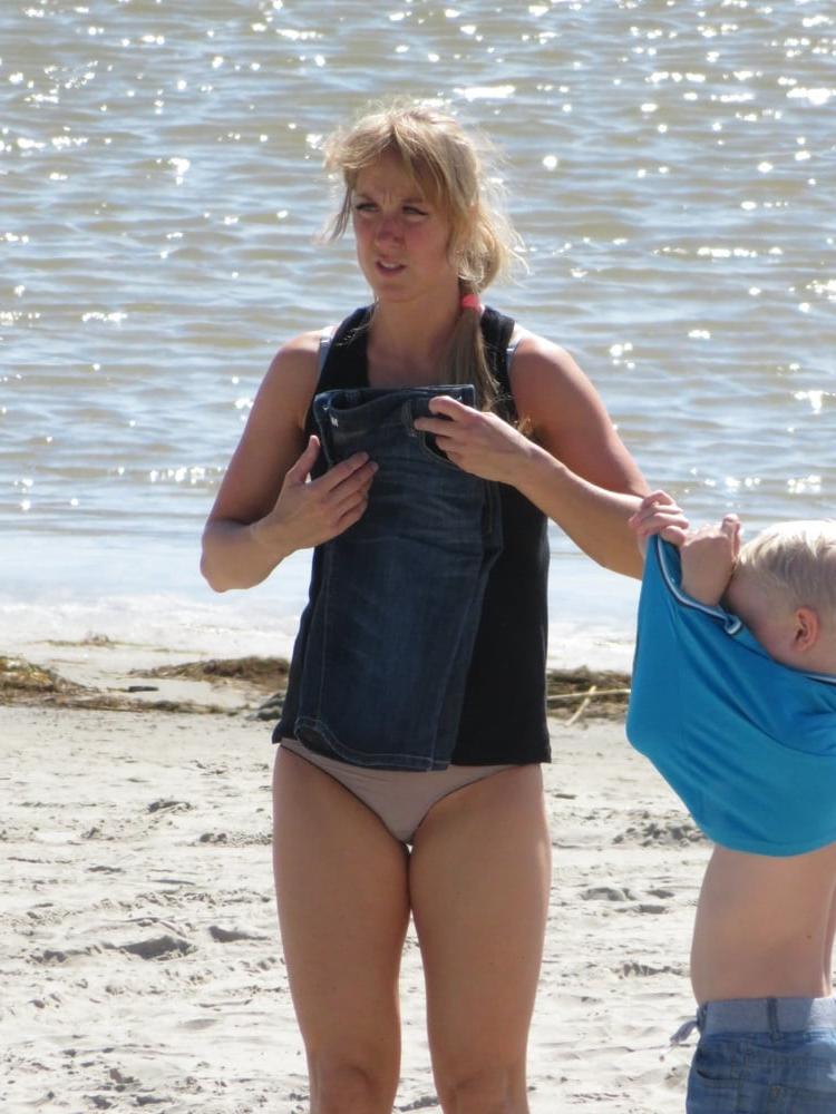 6P Blonde milf caught changing (censored)