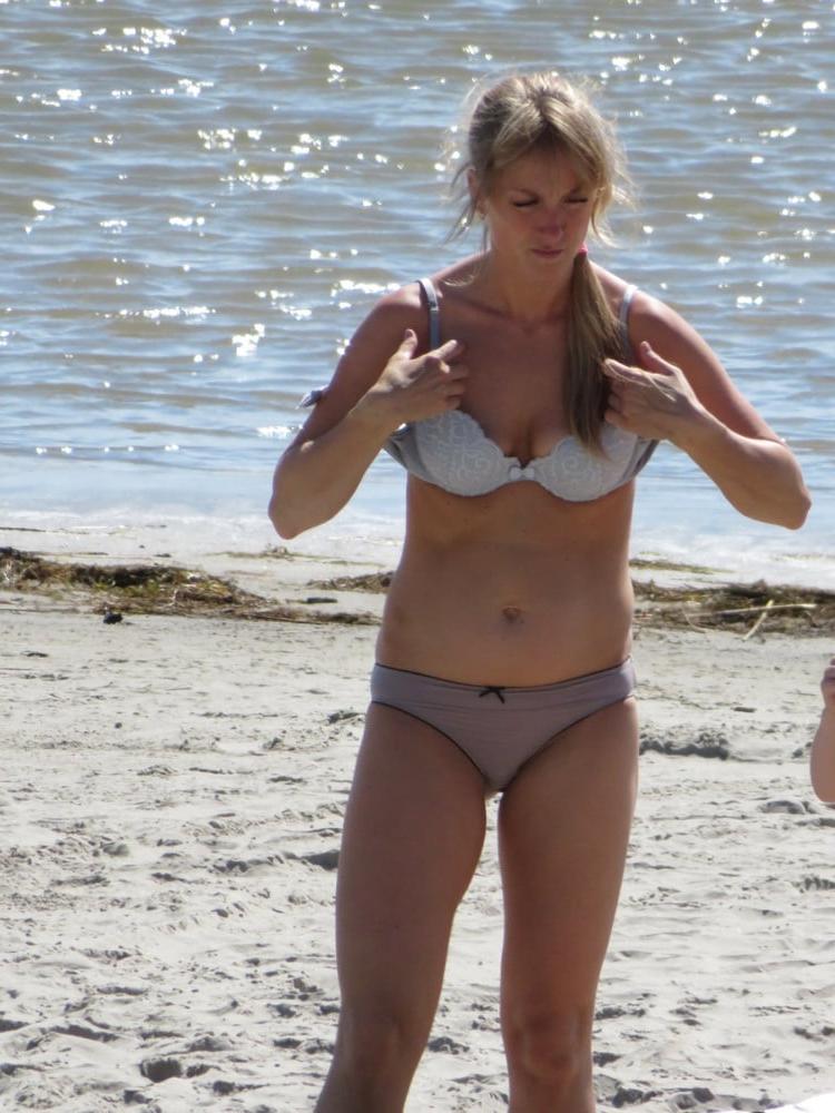 6P Blonde milf caught changing (censored)