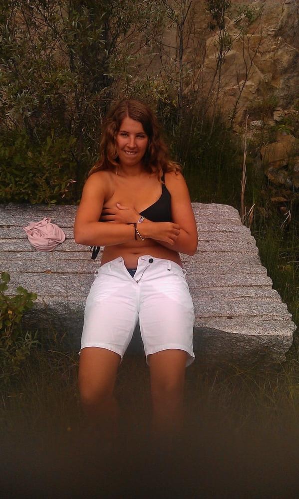 25P Exposed UK wife loves showing off her body