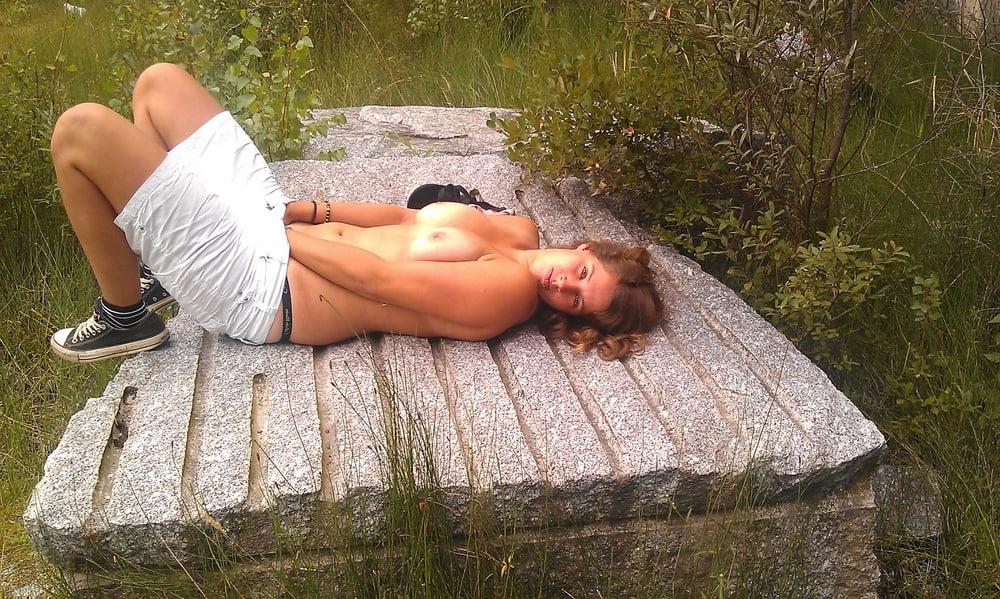 25P Exposed UK wife loves showing off her body
