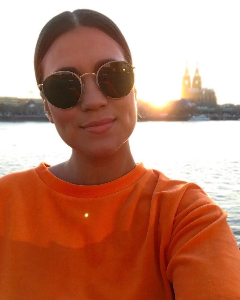 14P Steffi Brungs German newsreader