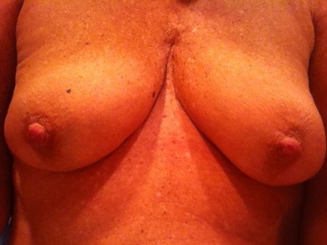 25P 7. Mature wife exposed