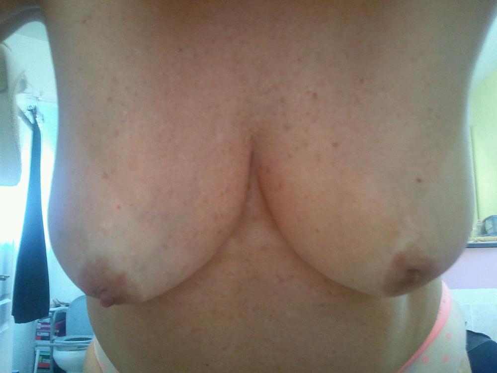 25P 7. Mature wife exposed