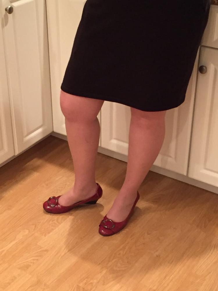 17P Wife wearing pantyhose