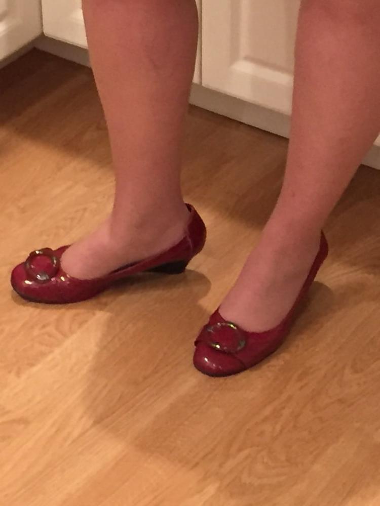 17P Wife wearing pantyhose