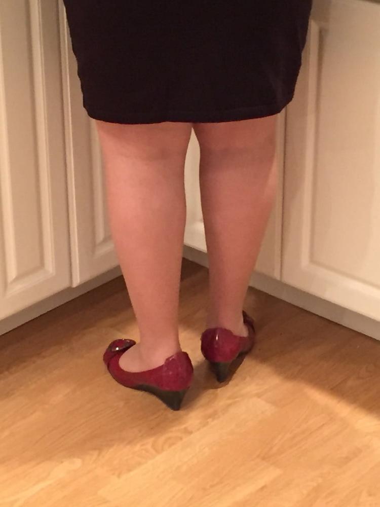 17P Wife wearing pantyhose