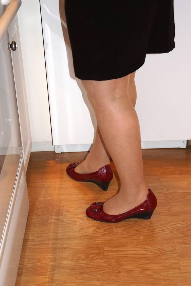 17P Wife wearing pantyhose