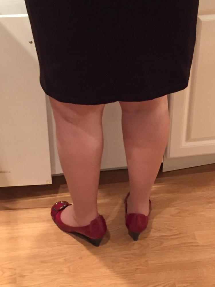 17P Wife wearing pantyhose