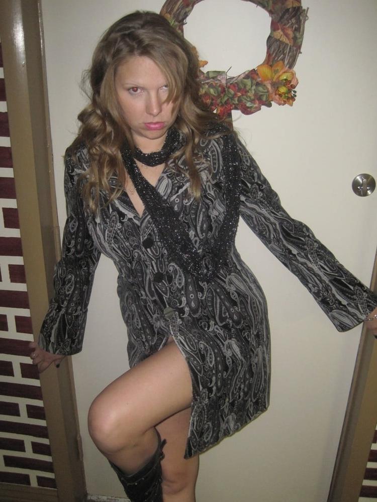25P Slutty and Sexy Wife Kelly is Looking for Fun and Comments