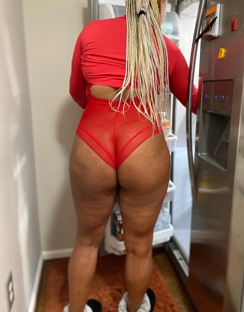 25P Sexy Milf Ass