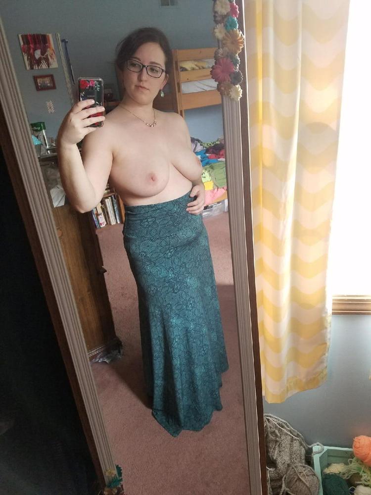 15P Cute Chubby Nerdy Wife
