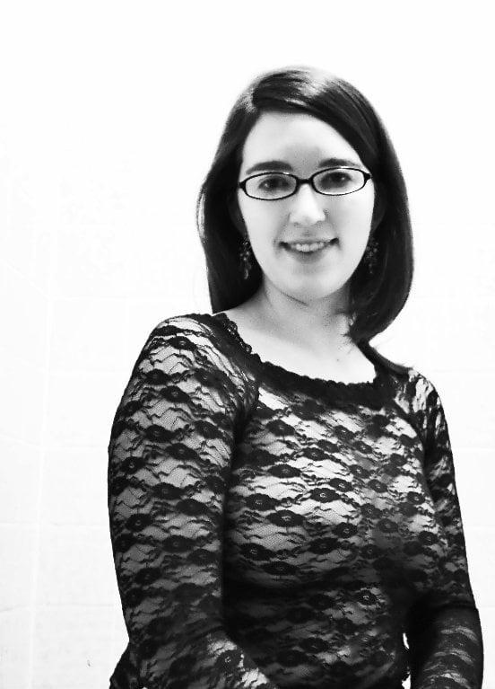 15P Cute Chubby Nerdy Wife