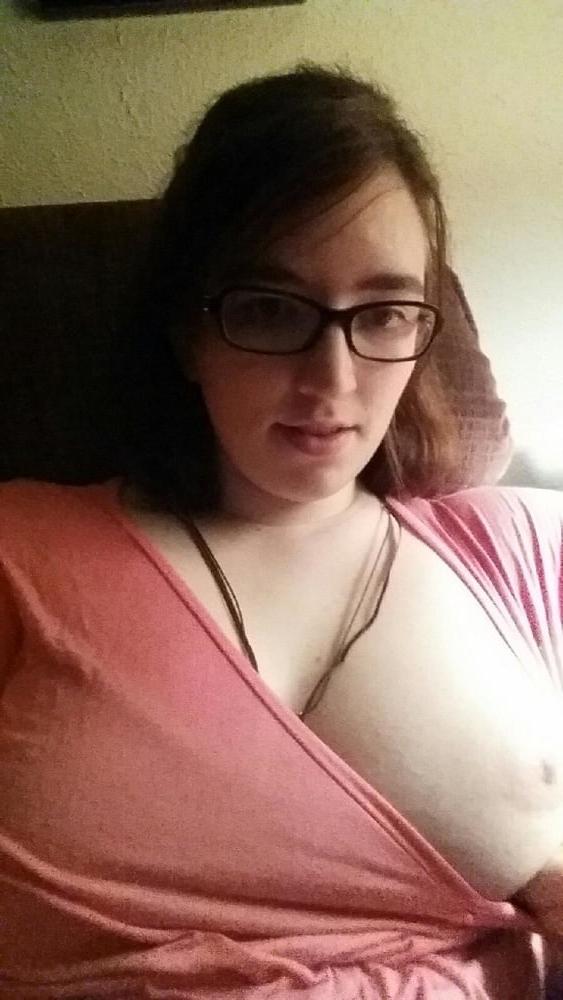 15P Cute Chubby Nerdy Wife