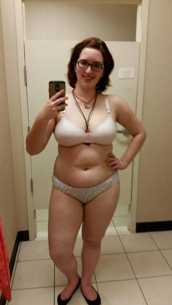 15P Cute Chubby Nerdy Wife