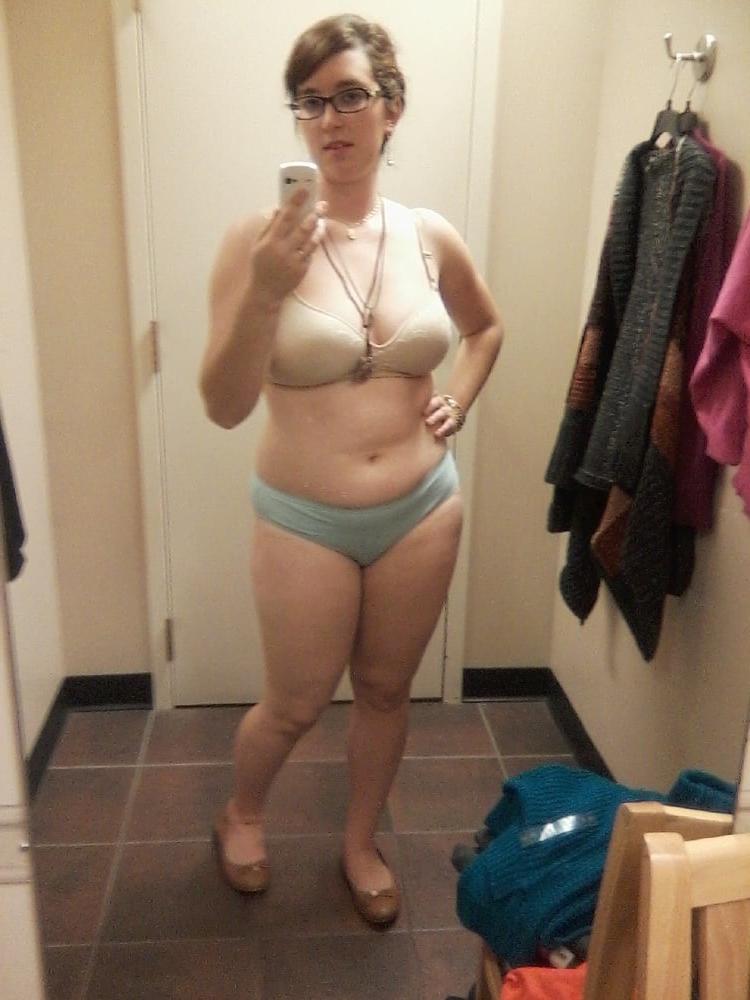 15P Cute Chubby Nerdy Wife