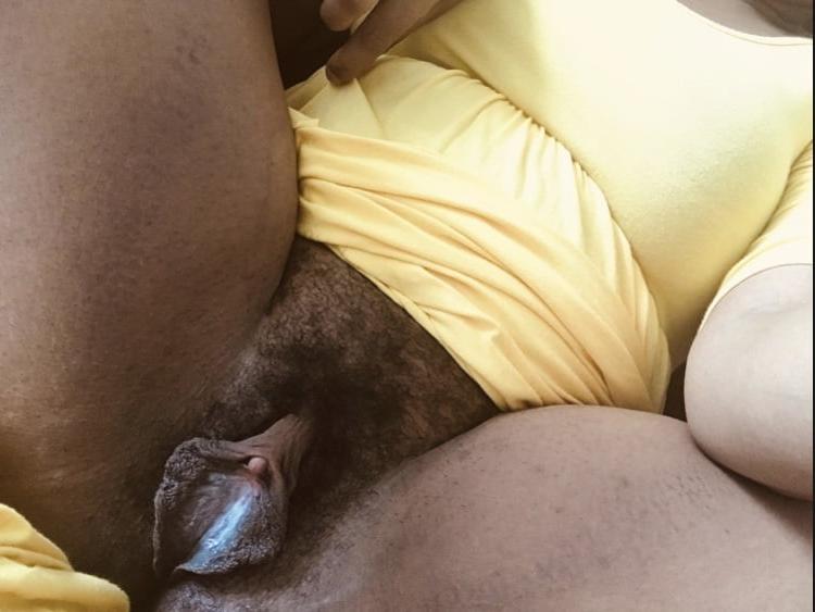5P Ohhh damn big ass pussy lips!