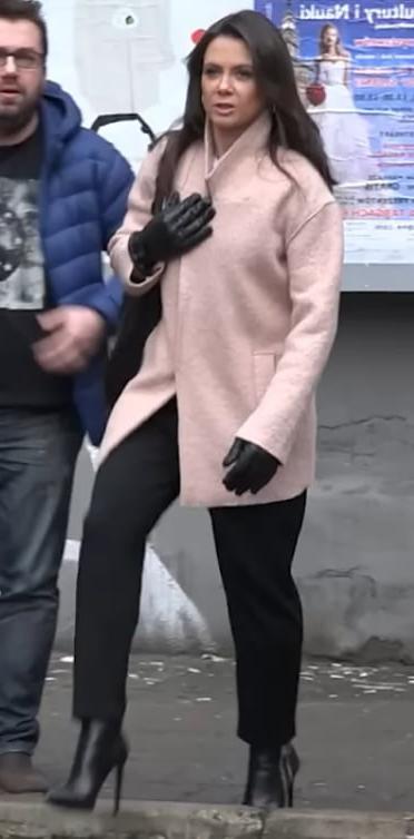 25P Women in Boots