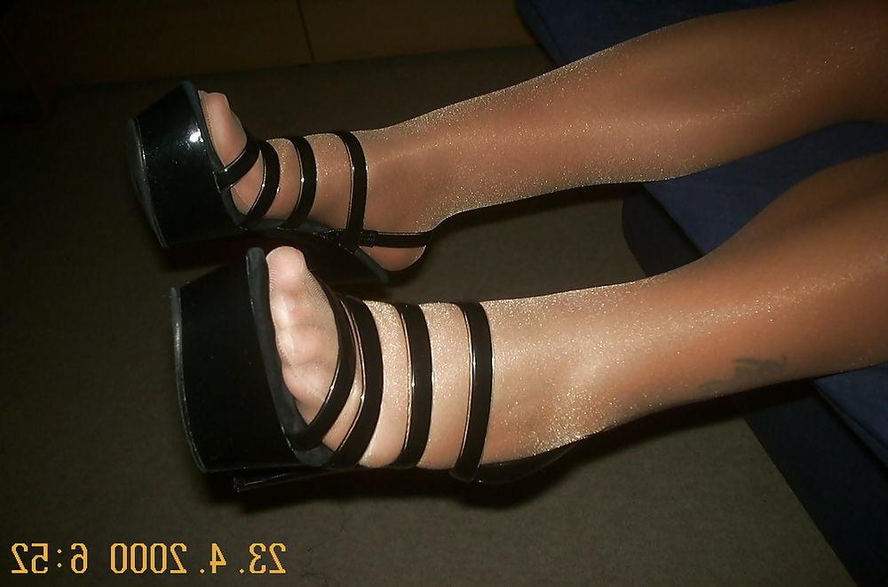 15P Hot Wife In Tan Stockings And Black Platform High Heels