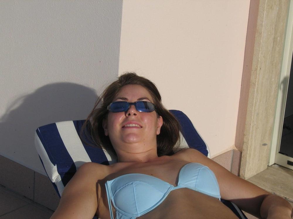 25P French wife on holiday