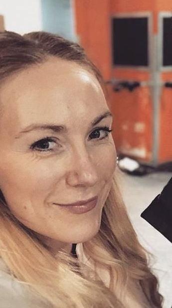 5P A friend's wife - would you bone her?