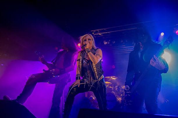 25P Doro Pesch German metal Queen