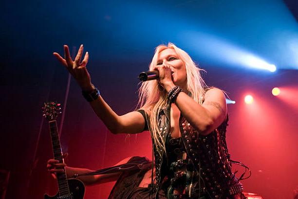 25P Doro Pesch German metal Queen