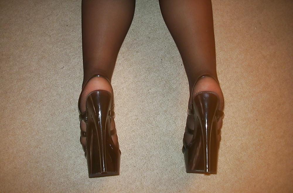 15P Hot Wife In Black Stocking And Black Platform Heels 2
