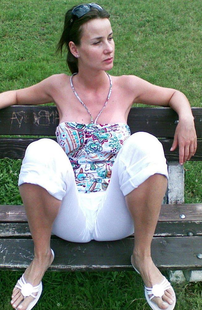 25P Exposed - Exhibition Wife Shows Off Amazing Body