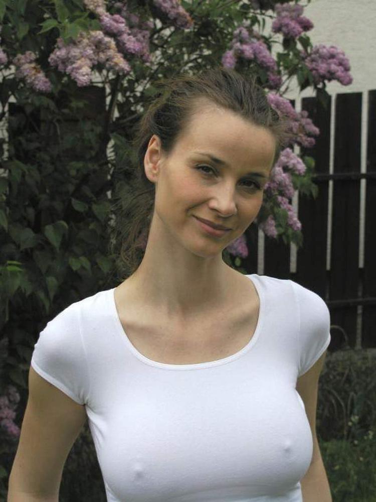25P Exposed - Exhibition Wife Shows Off Amazing Body