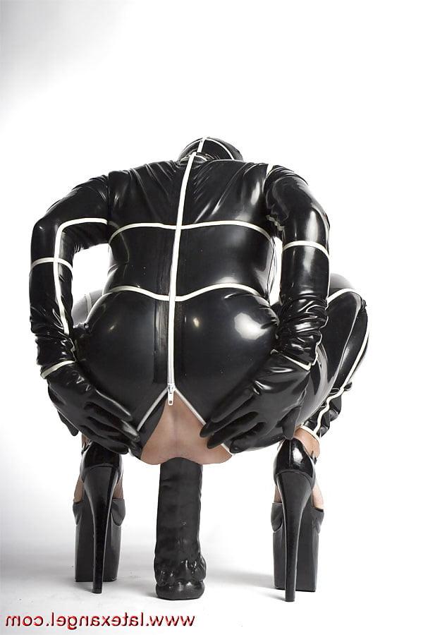 25P Latex Angel German Milf Fist