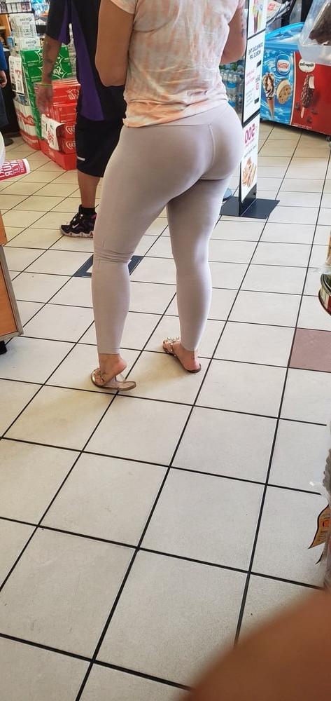 12P Big ass and feet
