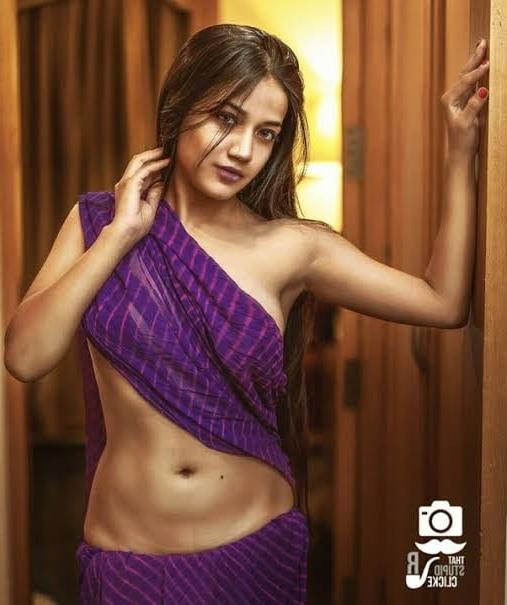 6P Hot Indian Women In Saree
