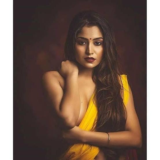 6P Hot Indian Women In Saree