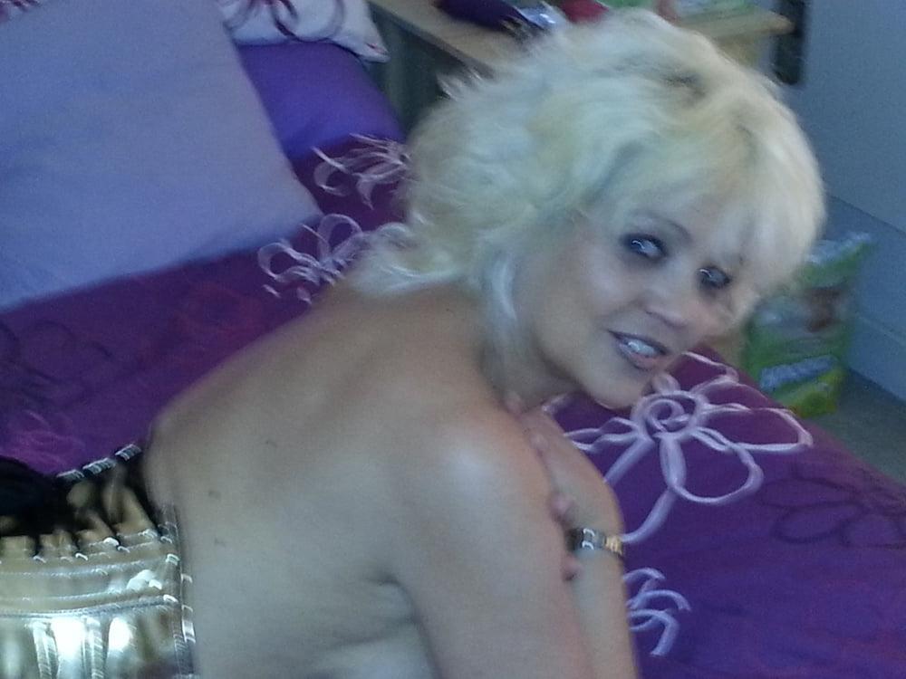 25P UK Wife Lynne