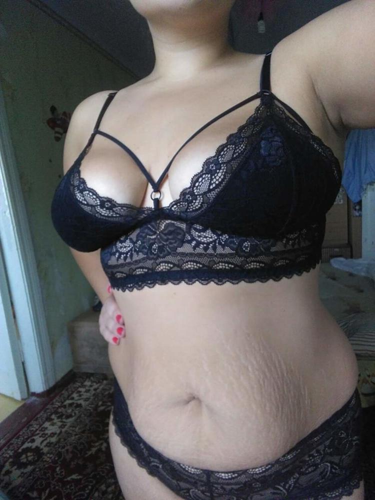 25P Wife poses in lingerie