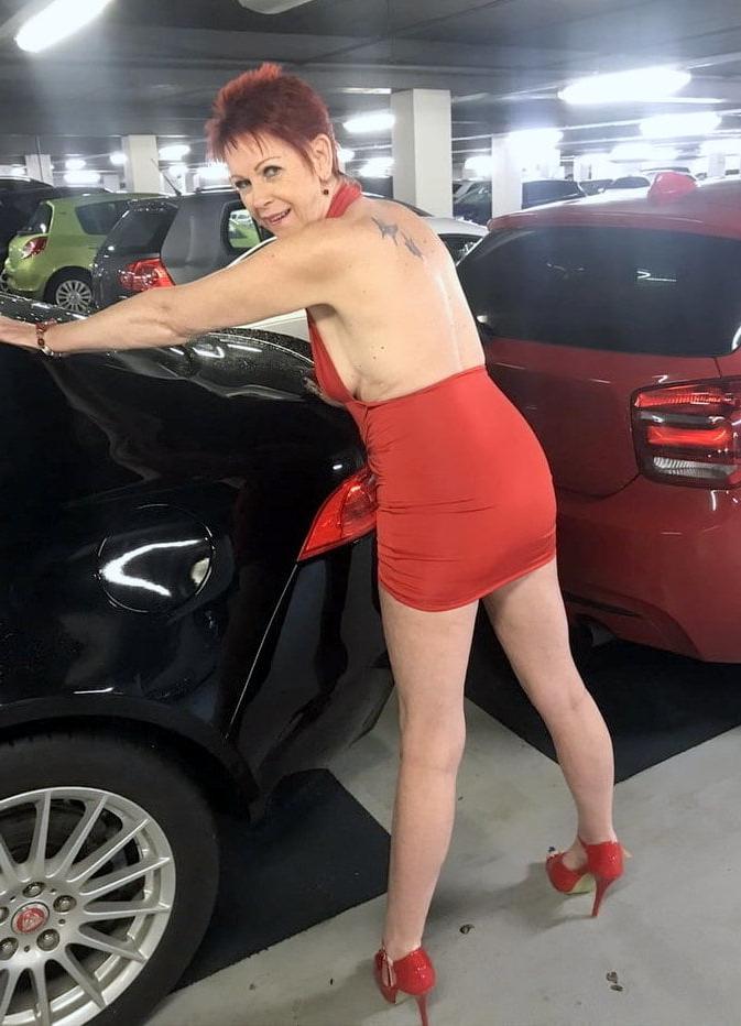 25P Mature Wife Posing 7