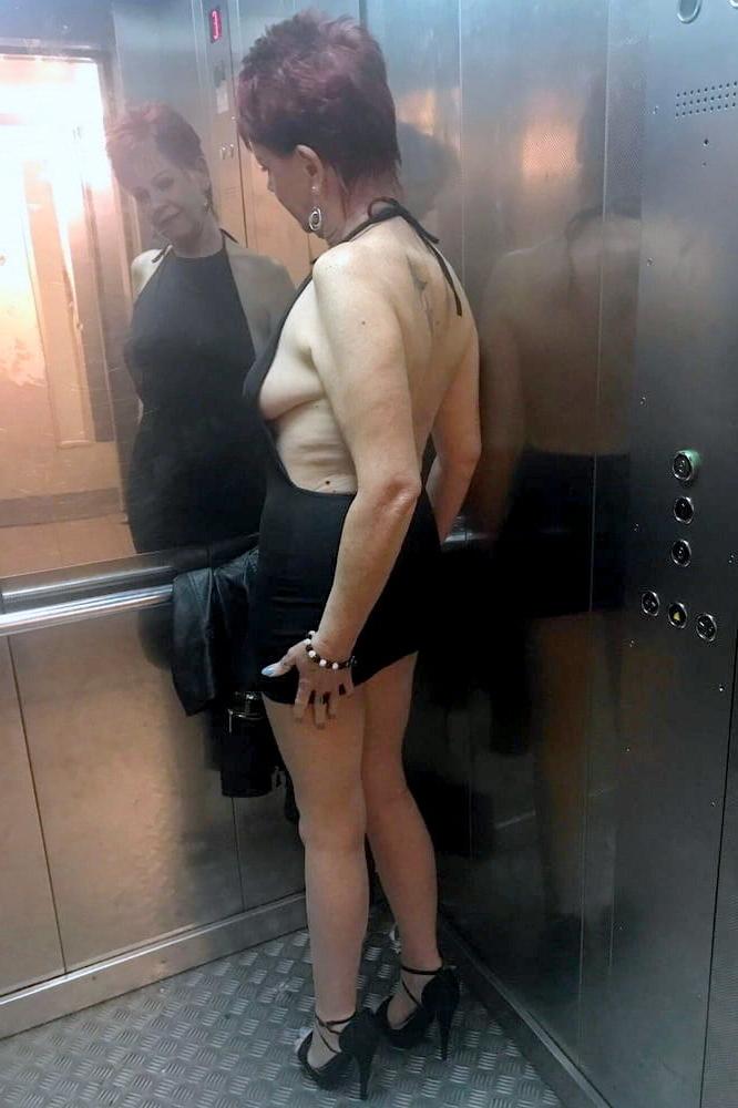 25P Mature Wife Posing 7