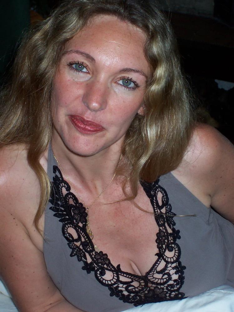 19P Mature Wife