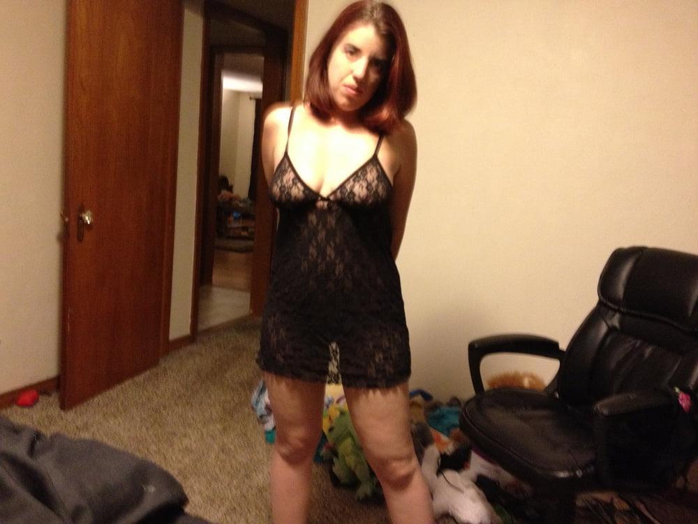 25P 7. New York wife poses for hubby