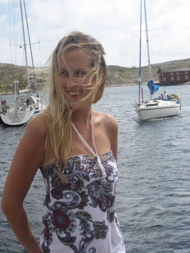 25P SDRUWS2 - SWEDISH PREGNANT BIG TITTED WIFE EXPOSED