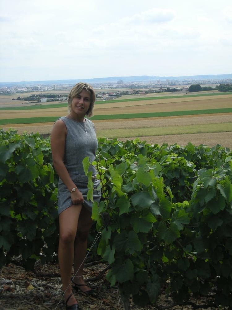 25P Young brunette hungarian MILF