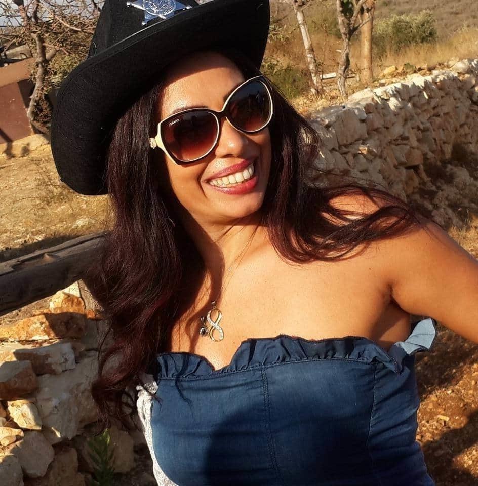 25P Arab wife 1