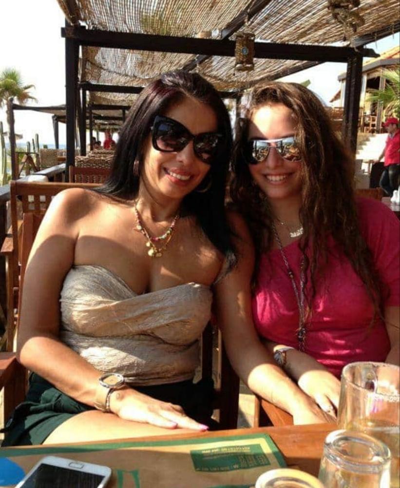 25P Arab wife 1